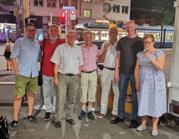 Der (halbe) Vorstand des Quartiervereins am 1. August 2020, kurz vor Mitternacht an der Schmiede Wiedikon. Dritter von rechts Josef Widler 