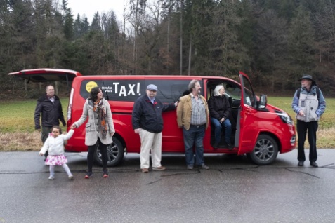 Das Schräge Vögel-Taxi bietet Platz für 7 Personen (ohne Fahrer)