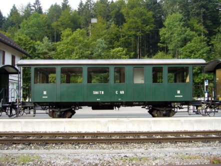 Der III. Klass-Personenwagen C-69 von 1927 führte noch ein Raucherabteil 