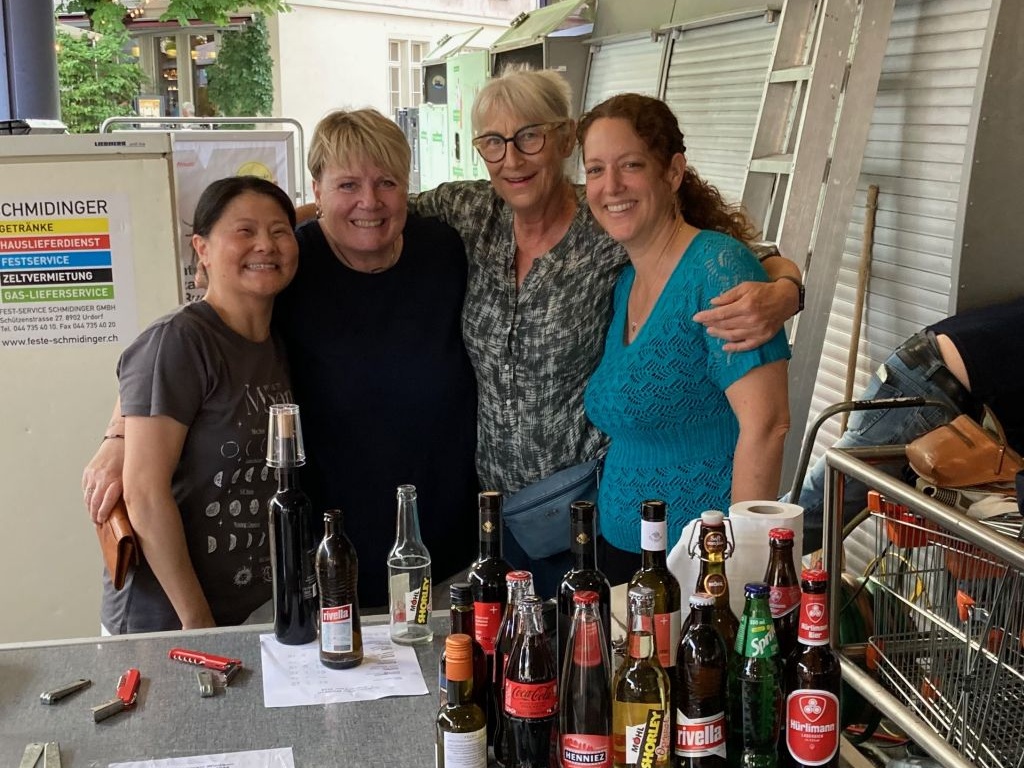 Helferinnen am Buffet (v.l.): Iris Lubach, Lee Bracchi, Marianne Bachmann, Stefanie Sadiku