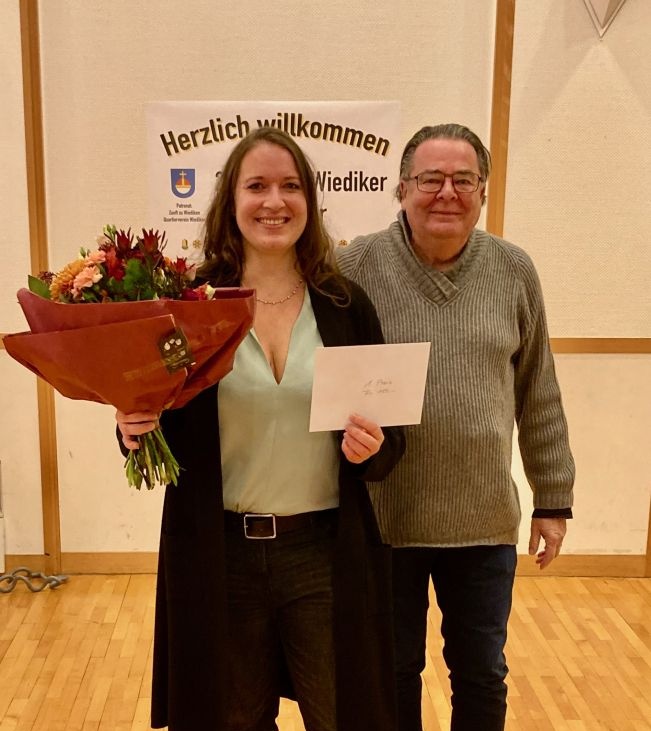 Siegerin Regina Bruttin mit OK-Mitglied Urs Mettler 