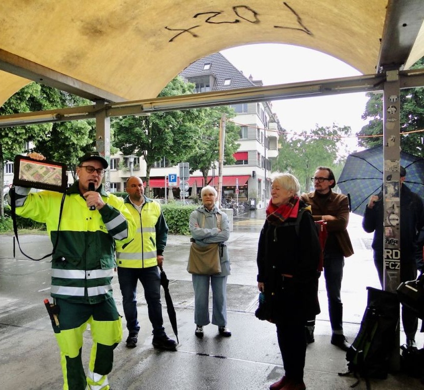 Auf dem iPad von Grün Stadt Zürich ist jeder öffentliche Baum der Stadt verzeichnet